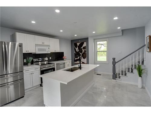 4770 Highway 2 E, Gananoque, ON - Indoor Photo Showing Kitchen