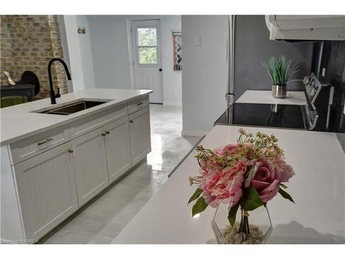 4770 Highway 2 E, Gananoque, ON - Indoor Photo Showing Kitchen