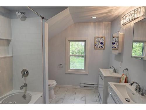 4770 Highway 2 E, Gananoque, ON - Indoor Photo Showing Bathroom