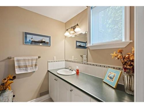 3909 Stone Point Road, Inverary, ON - Indoor Photo Showing Bathroom