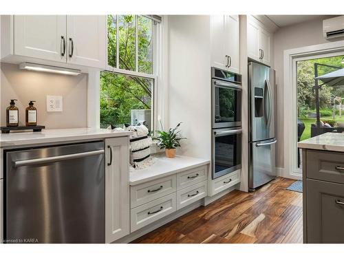 309 King Street W, Kingston, ON - Indoor Photo Showing Kitchen