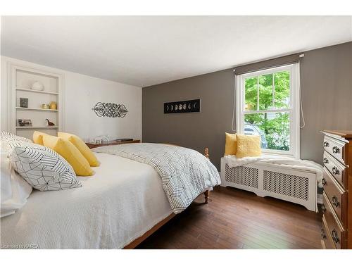 309 King Street W, Kingston, ON - Indoor Photo Showing Bedroom