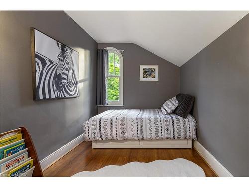 309 King Street W, Kingston, ON - Indoor Photo Showing Bedroom