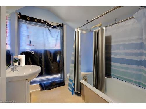 243 King Street E, Gananoque, ON - Indoor Photo Showing Bathroom