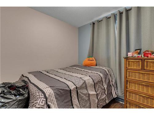 568 Davis Drive, Kingston, ON - Indoor Photo Showing Bedroom