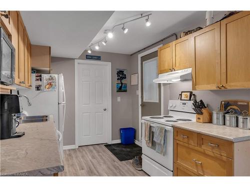 568 Davis Drive, Kingston, ON - Indoor Photo Showing Kitchen