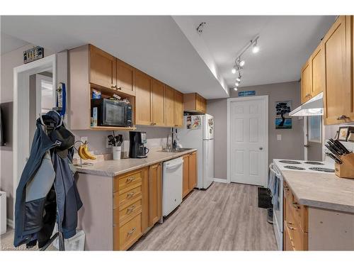 568 Davis Drive, Kingston, ON - Indoor Photo Showing Kitchen