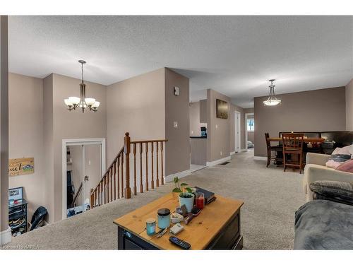 568 Davis Drive, Kingston, ON - Indoor Photo Showing Other Room