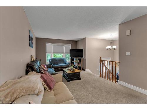 568 Davis Drive, Kingston, ON - Indoor Photo Showing Living Room