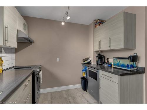 568 Davis Drive, Kingston, ON - Indoor Photo Showing Kitchen