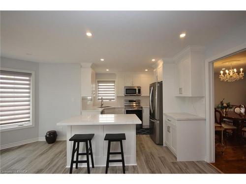 590 Mohini Place, Kingston, ON - Indoor Photo Showing Kitchen With Upgraded Kitchen