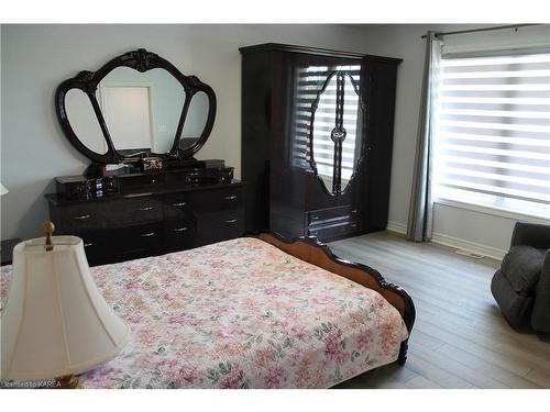 590 Mohini Place, Kingston, ON - Indoor Photo Showing Bedroom