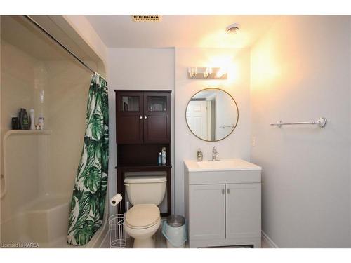 590 Mohini Place, Kingston, ON - Indoor Photo Showing Bathroom