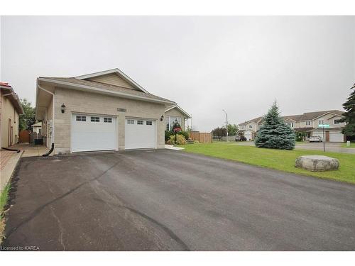 590 Mohini Place, Kingston, ON - Outdoor