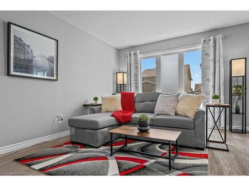 1443 Monarch Drive, Kingston, ON - Indoor Photo Showing Living Room