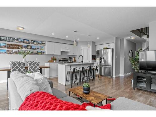 1443 Monarch Drive, Kingston, ON - Indoor Photo Showing Living Room