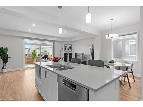 1386 Andersen Drive, Kingston, ON - Indoor Photo Showing Kitchen With Double Sink With Upgraded Kitchen