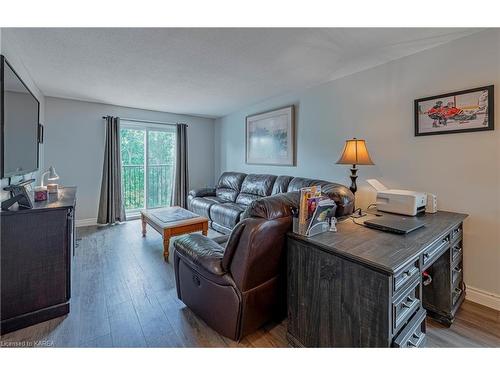 401-540 Talbot Place, Gananoque, ON - Indoor Photo Showing Living Room