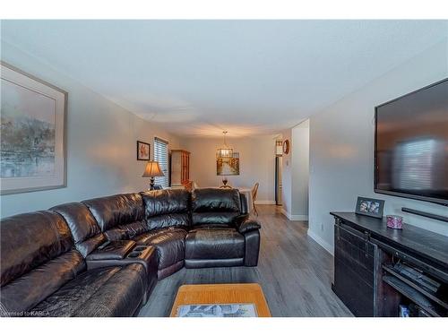 401-540 Talbot Place, Gananoque, ON - Indoor Photo Showing Living Room