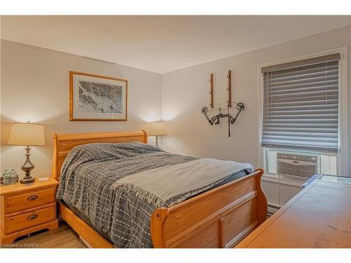 401-540 Talbot Place, Gananoque, ON - Indoor Photo Showing Bedroom