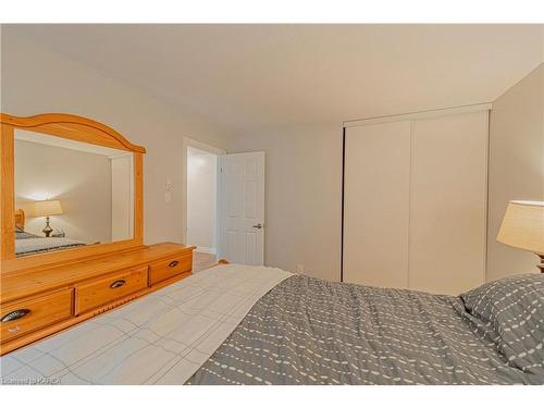 401-540 Talbot Place, Gananoque, ON - Indoor Photo Showing Bedroom