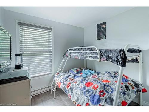 401-540 Talbot Place, Gananoque, ON - Indoor Photo Showing Bedroom