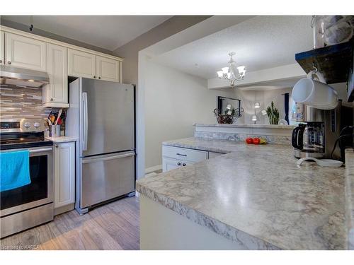 67-22 Coventry Crescent, Kingston, ON - Indoor Photo Showing Kitchen