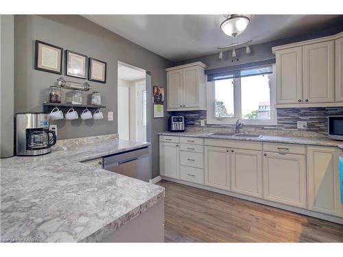 67-22 Coventry Crescent, Kingston, ON - Indoor Photo Showing Kitchen