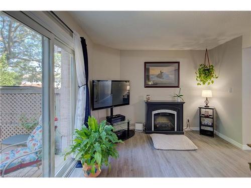 67-22 Coventry Crescent, Kingston, ON - Indoor Photo Showing Living Room With Fireplace