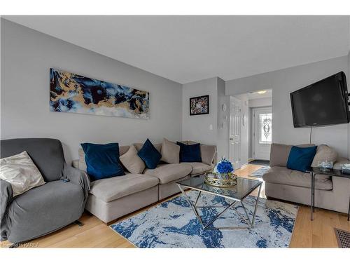 496 Grandtrunk Avenue, Kingston, ON - Indoor Photo Showing Living Room