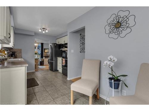 496 Grandtrunk Avenue, Kingston, ON - Indoor Photo Showing Kitchen