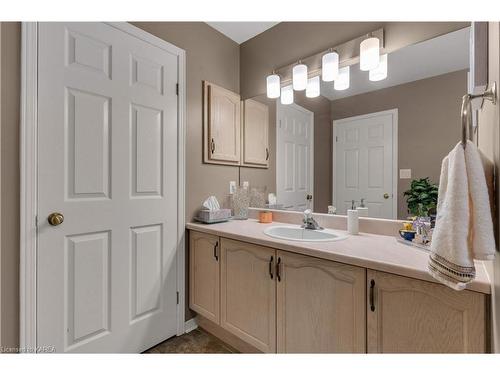 496 Grandtrunk Avenue, Kingston, ON - Indoor Photo Showing Bathroom