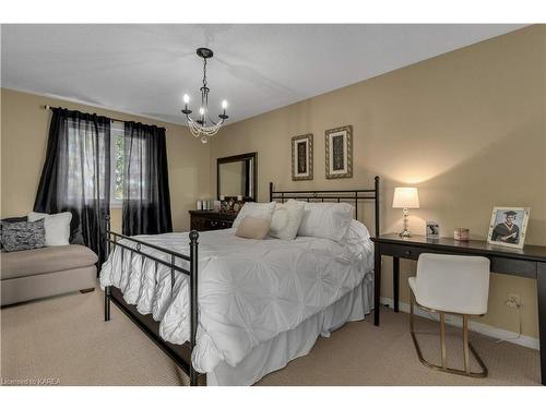 496 Grandtrunk Avenue, Kingston, ON - Indoor Photo Showing Bedroom