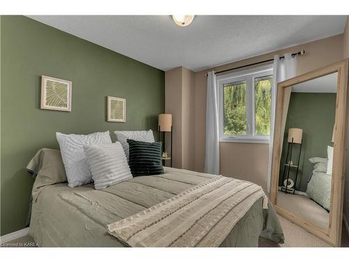 496 Grandtrunk Avenue, Kingston, ON - Indoor Photo Showing Bedroom