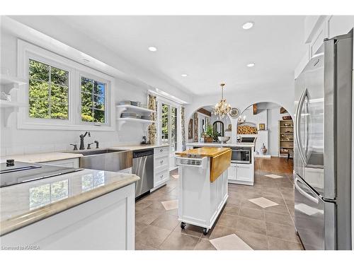 784 Wartman Avenue, Kingston, ON - Indoor Photo Showing Kitchen