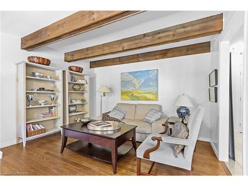 784 Wartman Avenue, Kingston, ON - Indoor Photo Showing Living Room