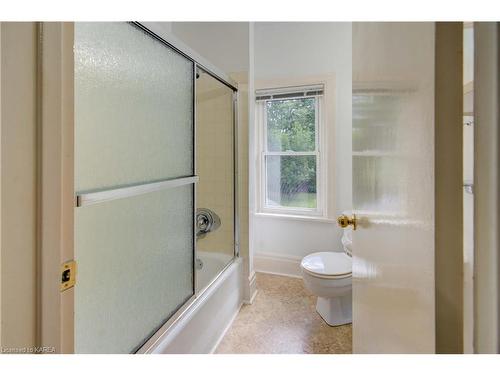 519 Albert Street, Kingston, ON - Indoor Photo Showing Bathroom