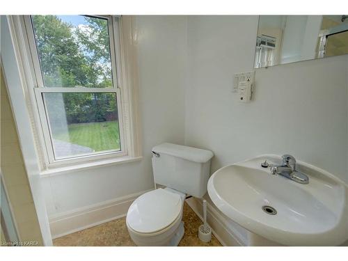 519 Albert Street, Kingston, ON - Indoor Photo Showing Bathroom