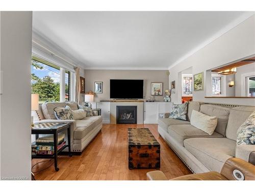 1449 Heath Street, Kingston, ON - Indoor Photo Showing Living Room