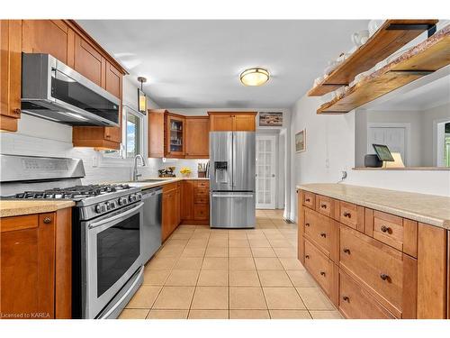 1449 Heath Street, Kingston, ON - Indoor Photo Showing Kitchen