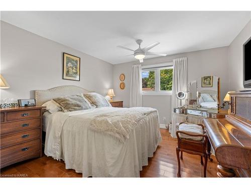 1449 Heath Street, Kingston, ON - Indoor Photo Showing Bedroom