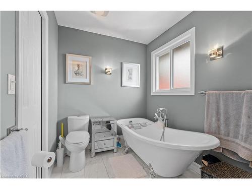 1449 Heath Street, Kingston, ON - Indoor Photo Showing Bathroom