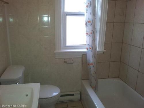 40 Ordnance Street, Kingston, ON - Indoor Photo Showing Bathroom