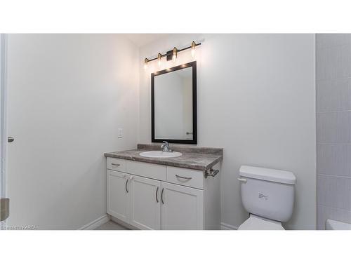 712 Newmarket Lane, Kingston, ON - Indoor Photo Showing Bathroom