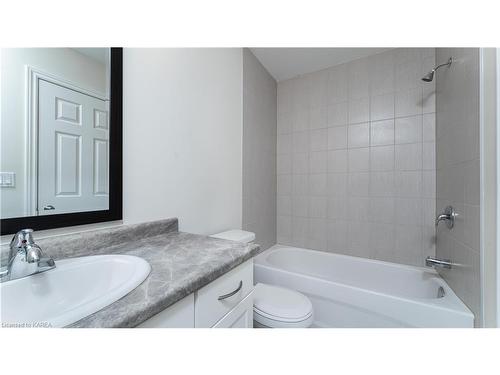 712 Newmarket Lane, Kingston, ON - Indoor Photo Showing Bathroom