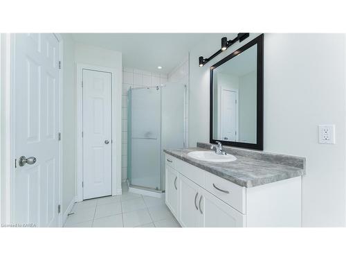 712 Newmarket Lane, Kingston, ON - Indoor Photo Showing Bathroom