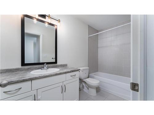 712 Newmarket Lane, Kingston, ON - Indoor Photo Showing Bathroom