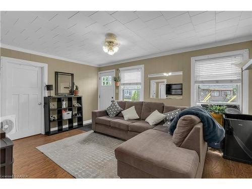 87 Kingscourt Avenue, Kingston, ON - Indoor Photo Showing Living Room