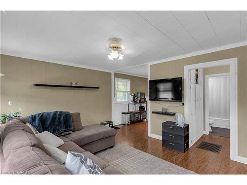 87 Kingscourt Avenue, Kingston, ON - Indoor Photo Showing Living Room