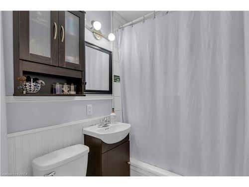 87 Kingscourt Avenue, Kingston, ON - Indoor Photo Showing Bathroom